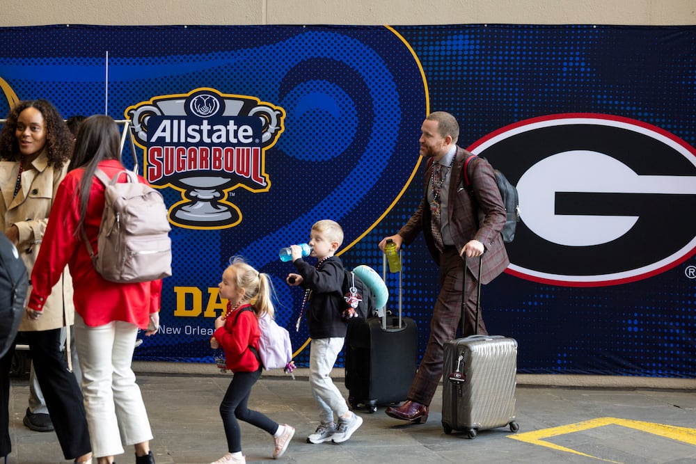 Georgia defensive coordinator Glenn Schumann arrives with his family at their team hotel in preparation for the Sugar Bowl on Monday, Dec. 29. 2025, in New Orleans. (Jason Getz/AJC)