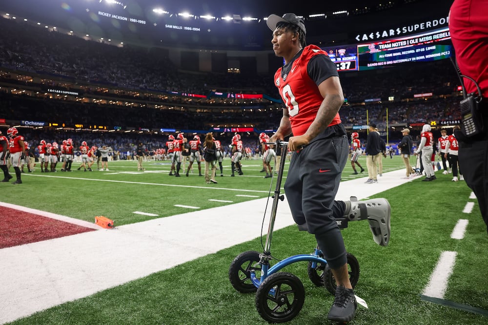 Georgia Bulldogs linebacker Gabe Harris Jr. wheels himself onto the Caesars Superdome field before the Georgia Bulldogs and Ole Miss NCAA football quarterfinal matchup, Thursday, Jan. 1, 2026, in New Orleans. (Jason Getz/AJC)