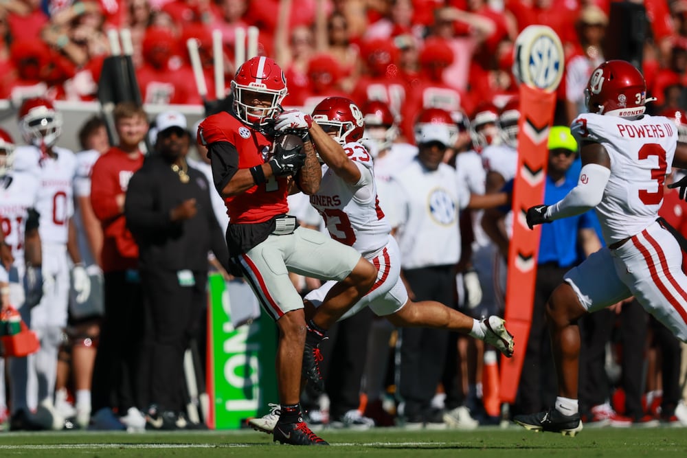 Georgia wide receiver Talyn Taylor (center) makes a first down catch against Oklahoma defensive back Eli Bowen during the first half the SEC football game at Sanford Stadium, Saturday, Sept. 26, 2026, in Athens. (Jason Getz/AJC)