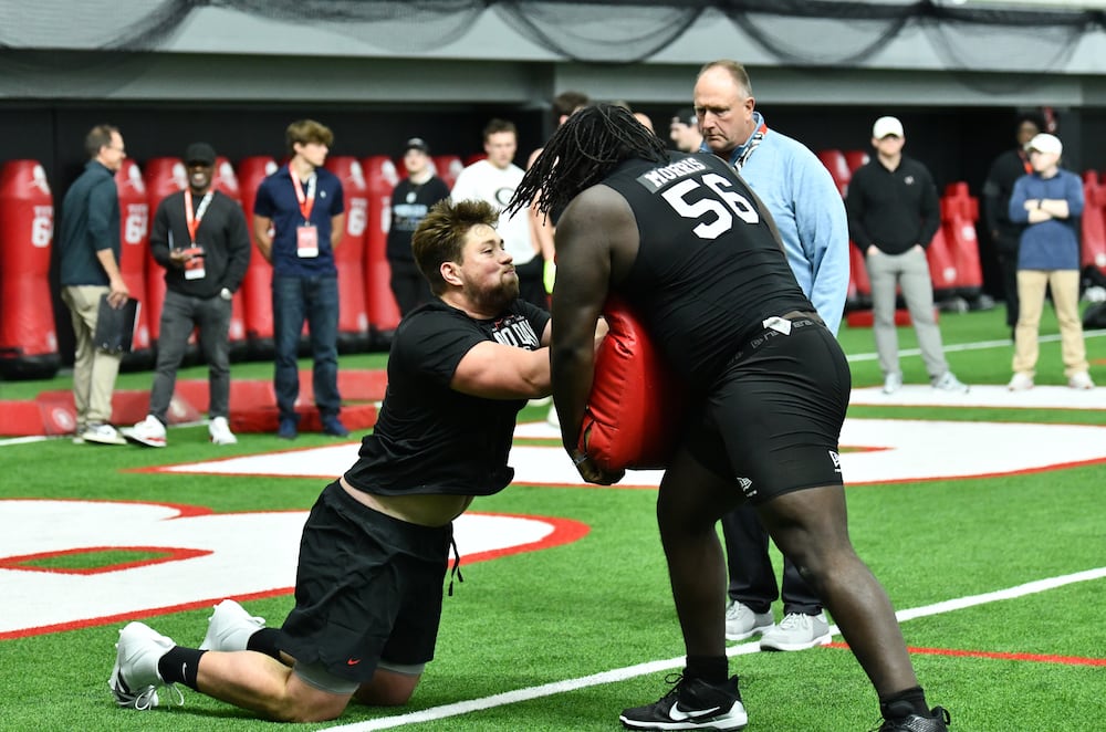Georgia offensive linemen Monroe Freeling (left) and Micah Morris run a drill during Georgia's NFL proday at Payne Indoor Athletic Facility on March 18, 2026, in Athens. (Hyosub Shin/AJC)