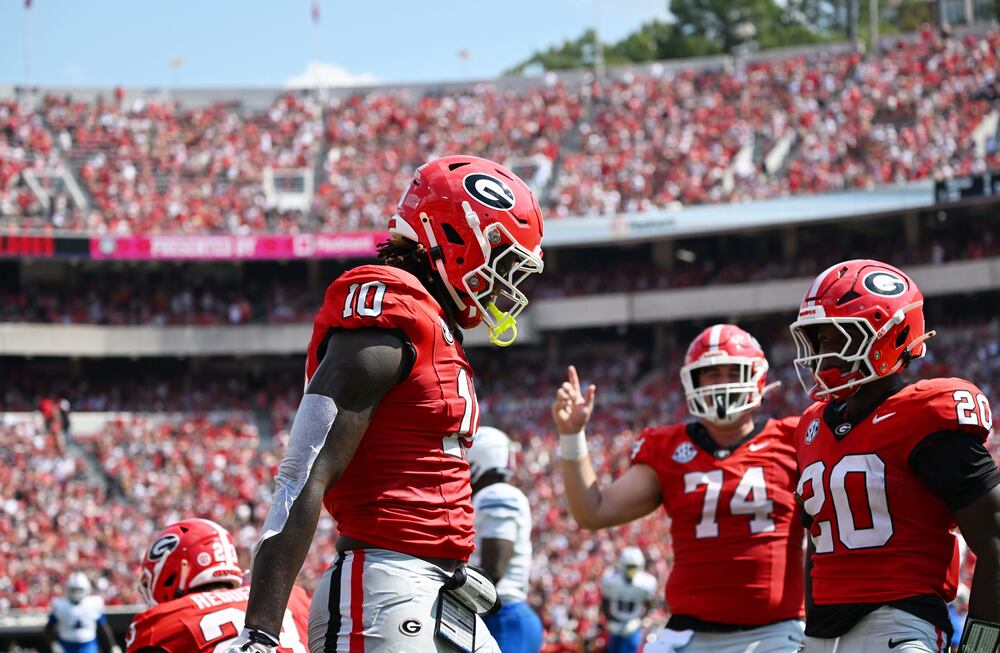 Williams celebrates after scoring a touchdown.(Hyosub Shin/AJC)