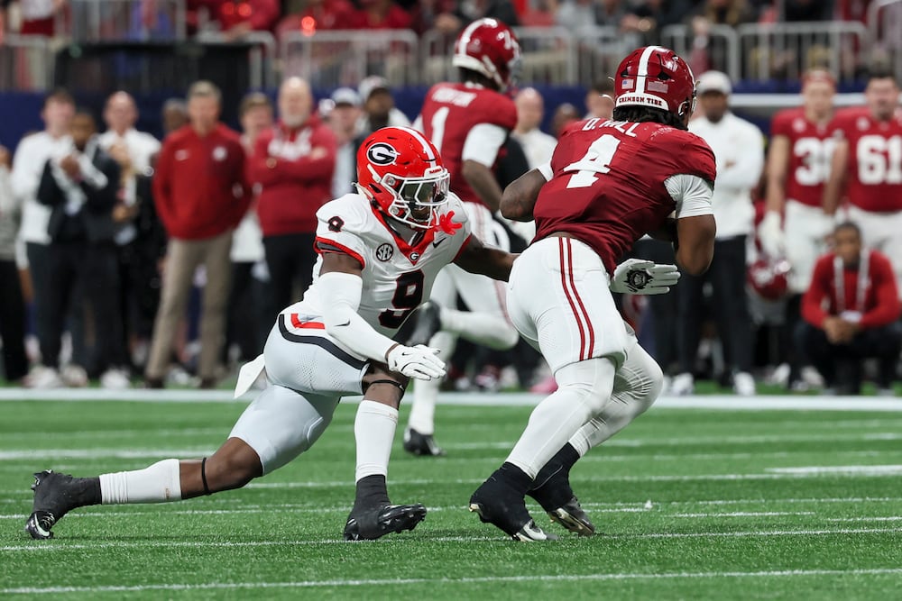 Georgia linebacker Chris Cole (left) tackles Alabama running back Daniel Hill during the SEC championship game in December in Atlanta. (Jason Getz/AJC 2025)