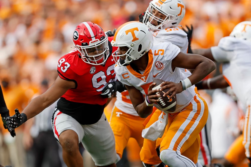 Bulldogs defensive lineman Tyrion Ingram-Dawkins (left) pressures Volunteers quarterback Hendon Hooker at Sanford Stadium on Saturday, Nov. 5, 2022, in Athens. (Jason Getz/AJC)