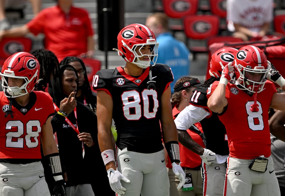 Georgia TE Kaiden Prothro (center) warms up during the G-Day spring football game at Sanford Stadium on Saturday, April 18, 2026, in Athens. (Hyosub Shin/AJC)