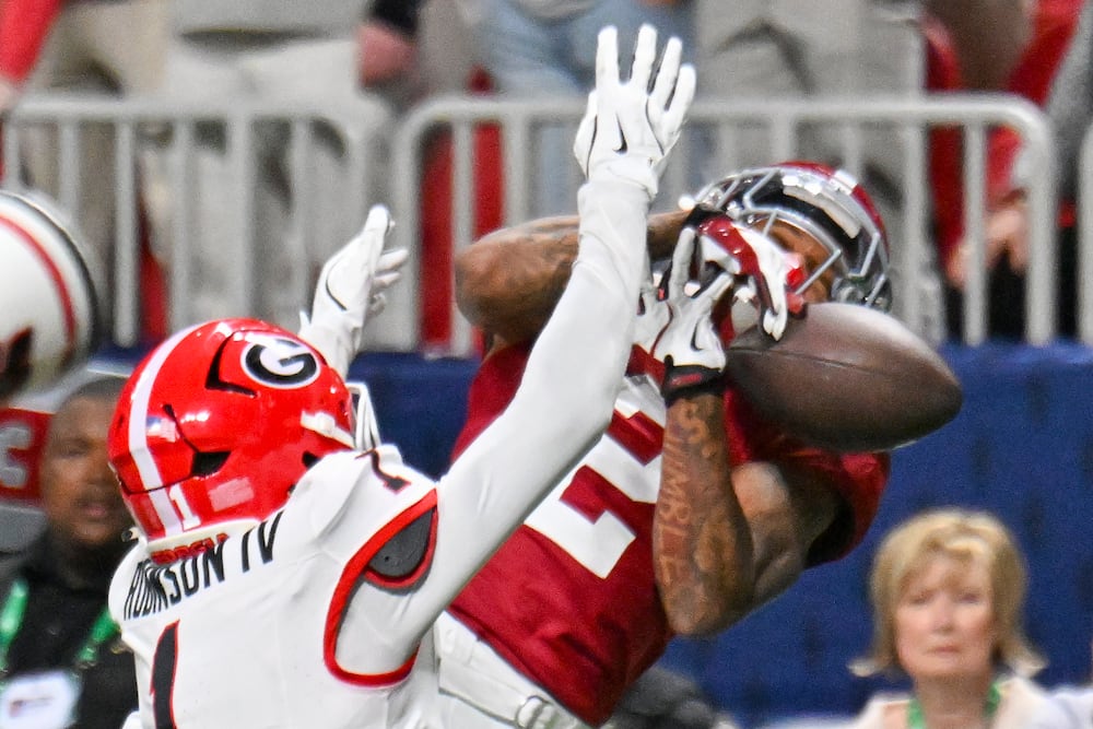 Alabama wide receiver Ryan Coleman-Williams (right) misses an intended touchdown pass under pressure from Georgia defensive back Ellis Robinson IV during the SEC championship game at Mercedes-Benz Stadium on Saturday, Dec. 6, 2025, in Atlanta. (Hyosub Shin/AJC)