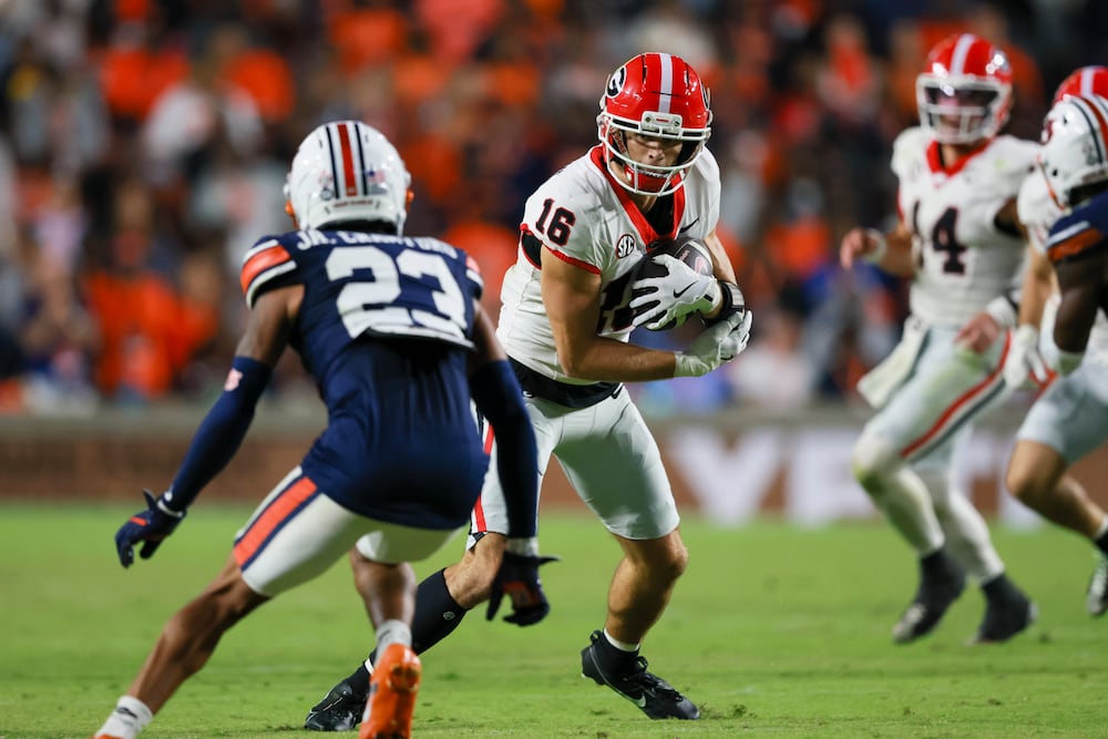 Georgia wide receiver London Humphreys makes a first down catch as he makes a move against Auburn cornerback Jay Crawford during the fourth quarter at Jordan-Hare Stadium, Saturday, Oct. 11, 2025, in Auburn, Al. (Jason Getz/AJC)