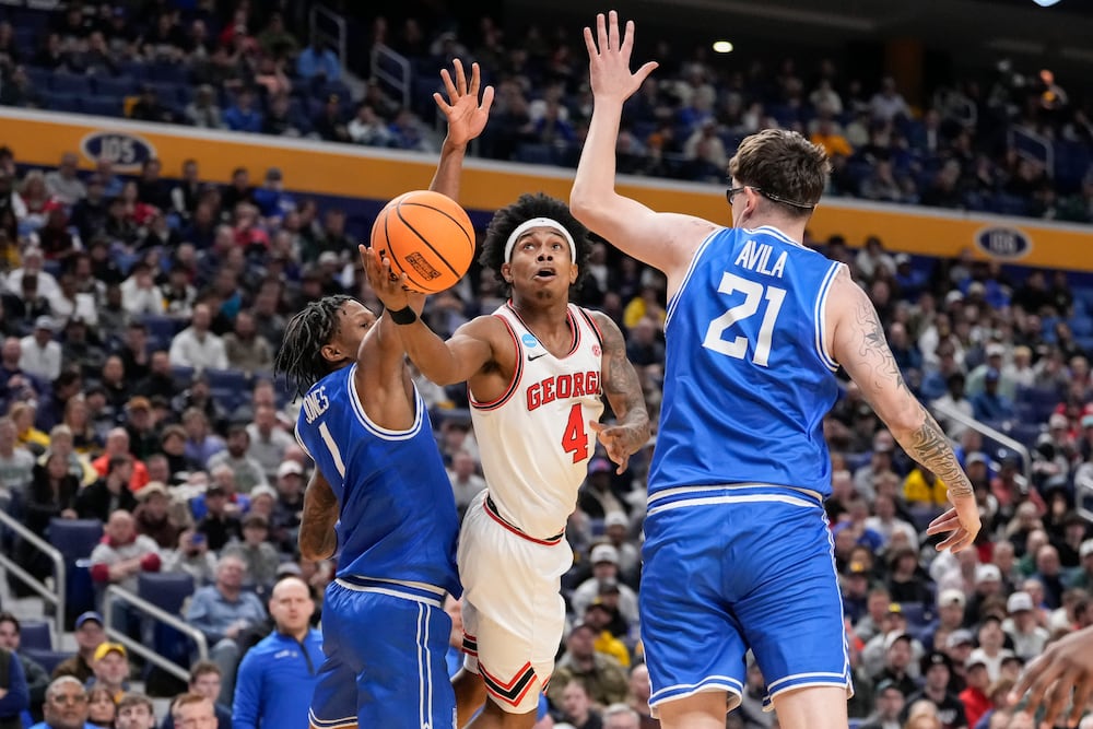 Georgia guard Marcus Millender (center) looks to shoot over St. Louis center Robbie Avila (right) and guard Quentin Jones during their NCAA Tournament first round game Thursday, March 19, 2026, in Buffalo, N.Y. (Yuki Iwamura/AP)