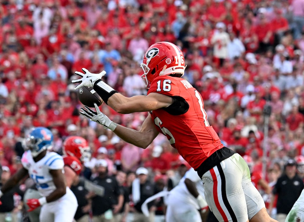 Georgia wide receiver London Humphreys (16) makes a catch during the second half in an NCAA football game at Sanford Stadium, Saturday, October 18, 2025, in Athens. Georgia won 43-35 over Mississippi. (Hyosub Shin / AJC)
