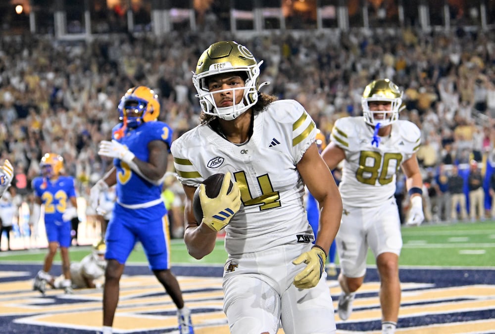 Georgia Tech wide receiver Isiah Canion scores a touchdown against Pittsburgh at Bobby Dodd Stadium on Saturday, Nov. 22, 2025 in Atlanta. (Hyosub Shin/AJC)