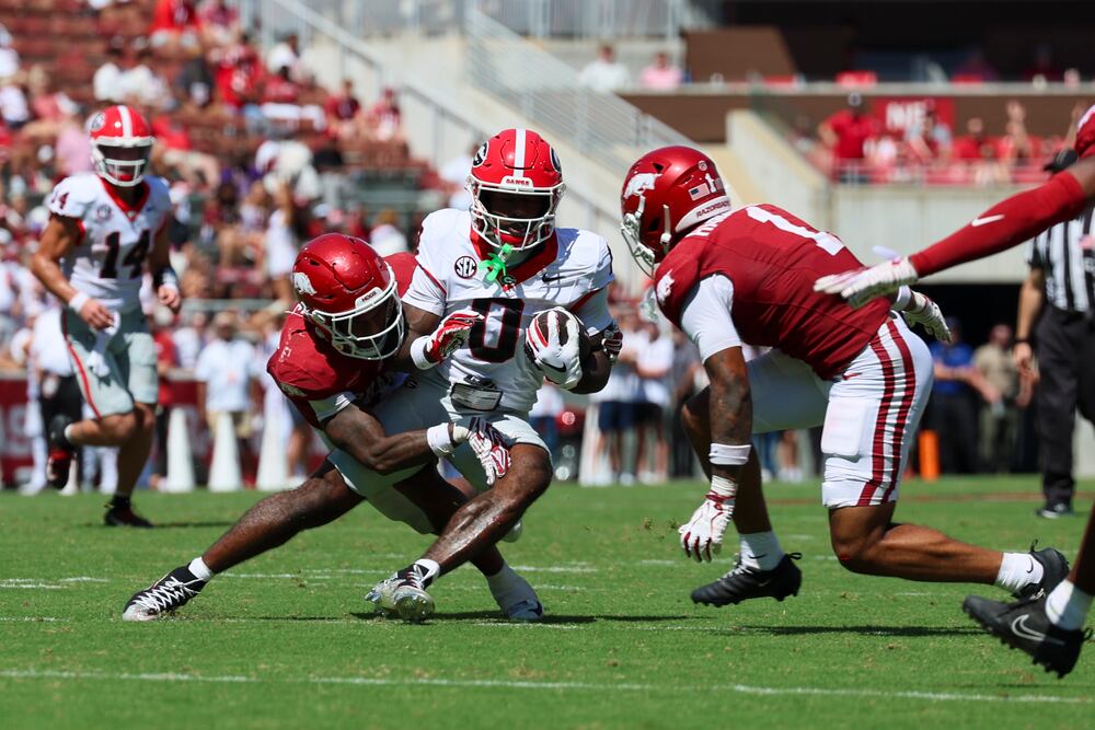 Georgia wide receiver Sacovie White-Helton catches the ball against Arkansas linebacker Khmori House (left) and defensive back Christian Harrison. (Jason Getz/AJC)