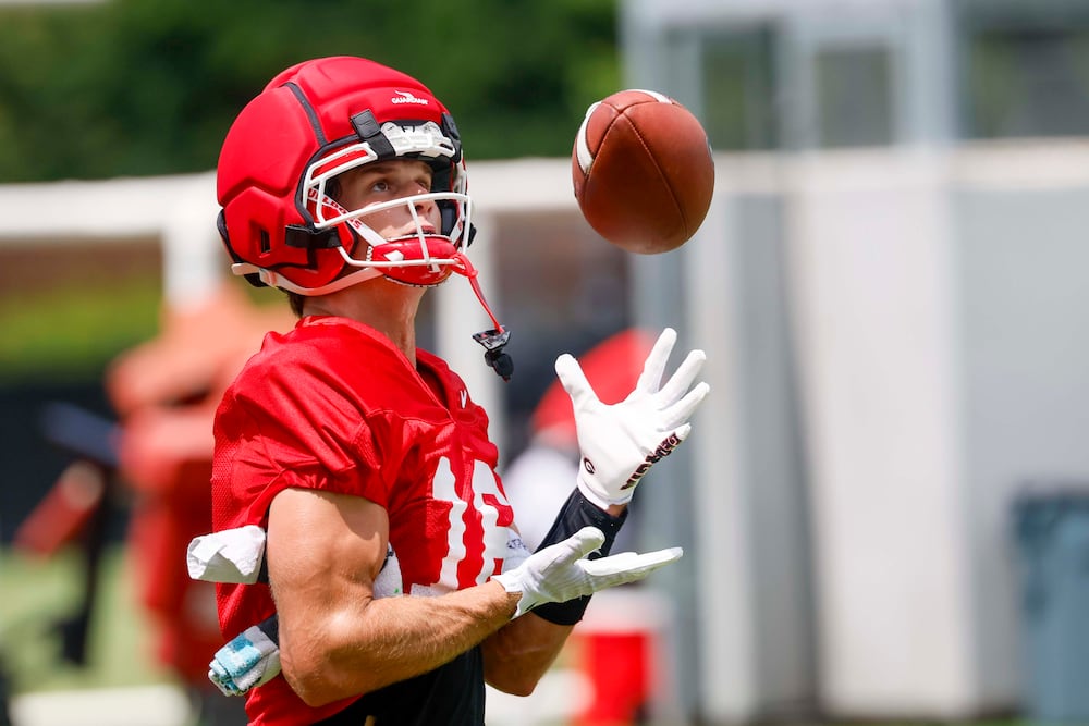 Wide receiver London Humphreys catches the ball during Georgia's first practice at the University of Georgia on Aug. 5, 2026. (Miguel Martinez/AJC)